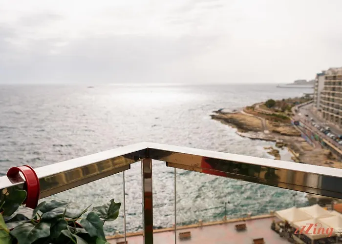 Amazing Seafront Duplex Apartment Sliema