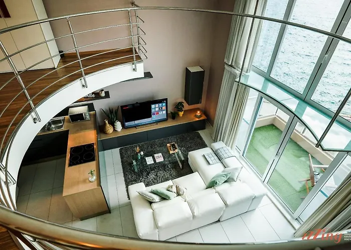 Amazing Seafront Duplex Apartment Sliema